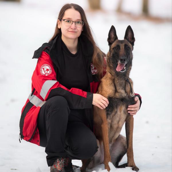 Lucia Kinder in pes Hela