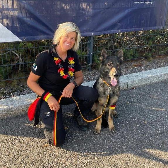 Manuela  Herb in pes 