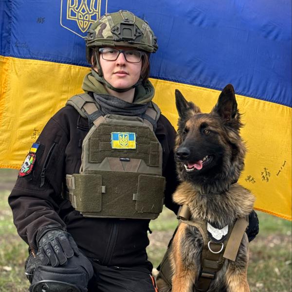 Karina Kolisnychenko in pes Zhakh (Жах)