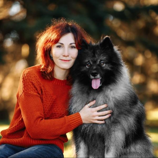 Mariia Biakova in pes Ivar (Івар)