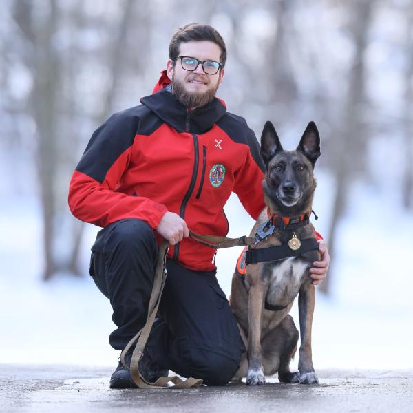 Luka Ušeničnik in pes Senna