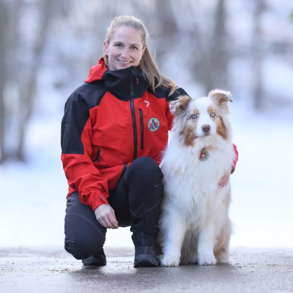 Teja  Rupnik in pes Ella