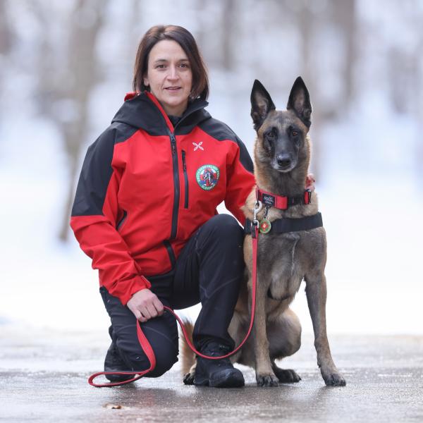 Tanja Zlodej Čušin in pes Arsha