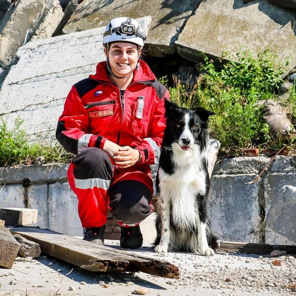 Pavla Zamykalová in pes Bikar