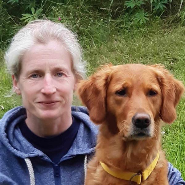 Claudia Bergin in pes Nachnu