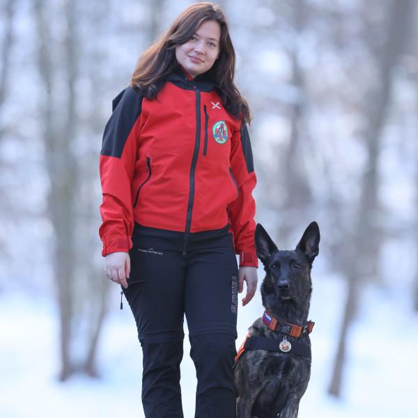 Nika Ferk in pes Pin